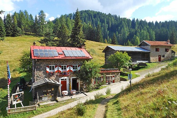 RIFUGIO LA REZILA